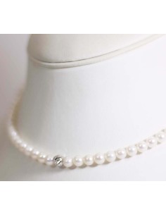 Acquista Collana in oro bianco 18Kt con perle naturali e sfera in o...