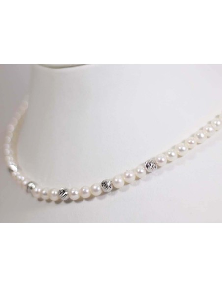Collana in oro bianco con perle e sfere in oro bianco B-199B/RIG on...